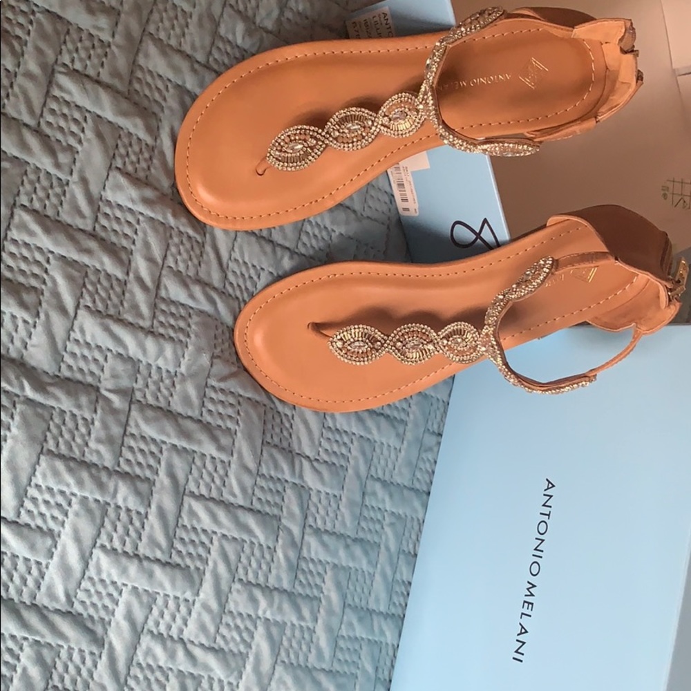 Flat sandals